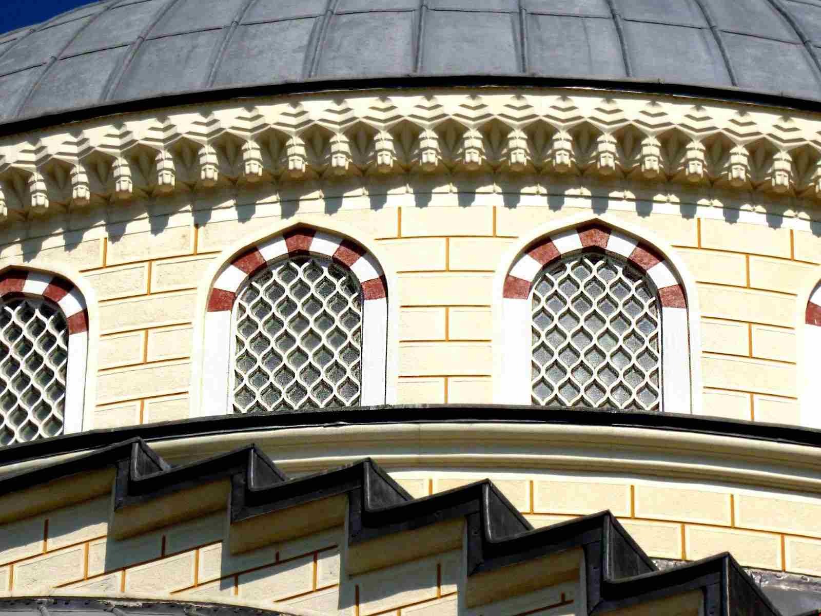 Cami Penceresi Nasıl Olur? Pencerelerin Camilerdeki Önemi Nedir? Cami Penceresi Nasıl Olur? Pencerelerin Camilerdeki Önemi Nedir?