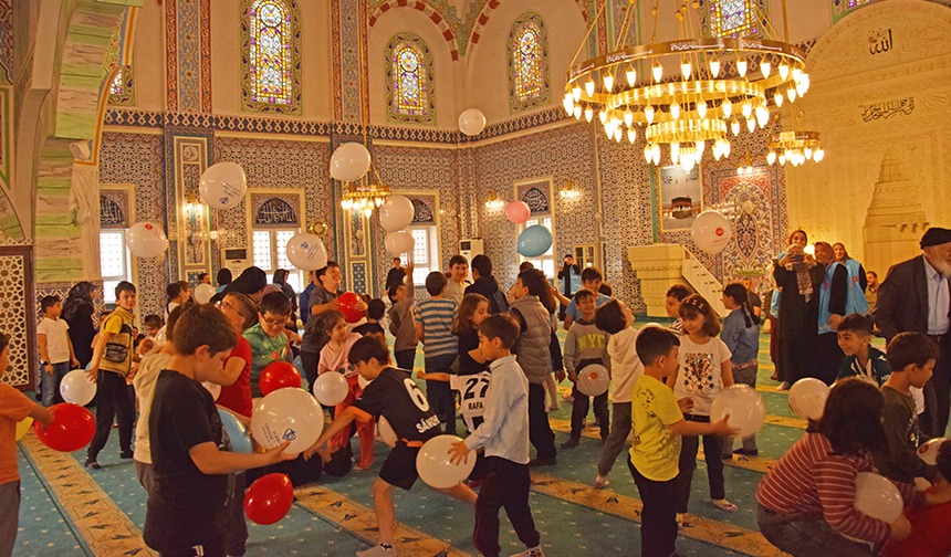 Çocuklara Cami Sevgisi Kazandırmanın Yolları Çocuklara Cami Sevgisi Kazandırmanın Yolları