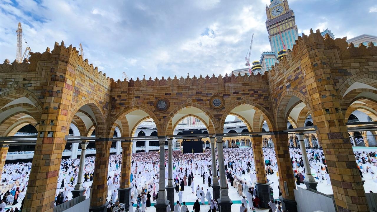 Dünya Üzerindeki En Eski Camiler ve Hikâyeleri Dünya Üzerindeki En Eski Camiler ve Hikâyeleri