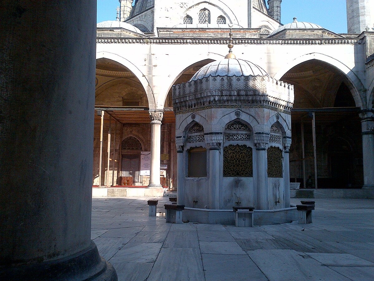 Cami Avlusu Nedir? Geleneksel Mimari Yapılanmanın Özellikleri Cami Avlusu Nedir? Geleneksel Mimari Yapılanmanın Özellikleri