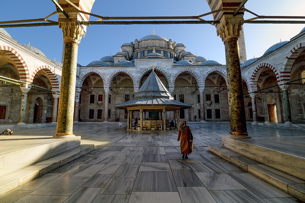 Cami Avlusu Nedir? Geleneksel Mimari Yapılanmanın Özellikleri Cami Avlusu Nedir? Geleneksel Mimari Yapılanmanın Özellikleri