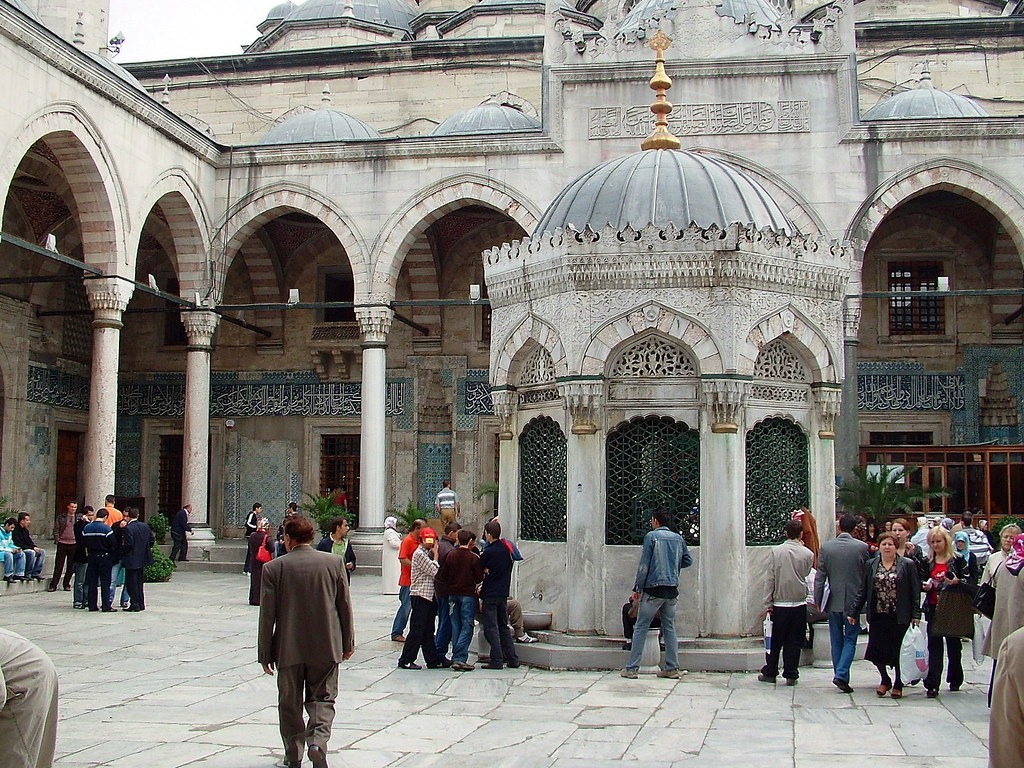 Cami Avlusu Nedir? Geleneksel Mimari Yapılanmanın Özellikleri Cami Avlusu Nedir? Geleneksel Mimari Yapılanmanın Özellikleri