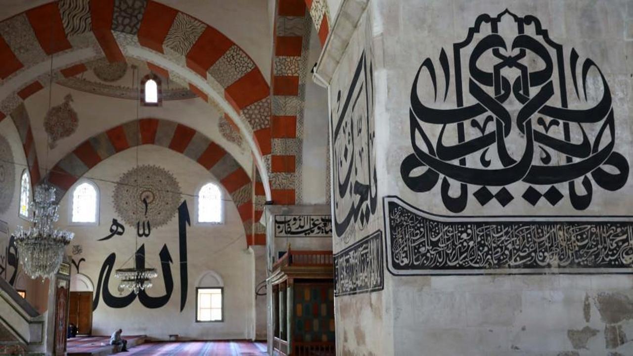 Camilerde Hat Sanatı Neden ve Nasıl Yapılır? Camilerde Hat Sanatı Neden ve Nasıl Yapılır?