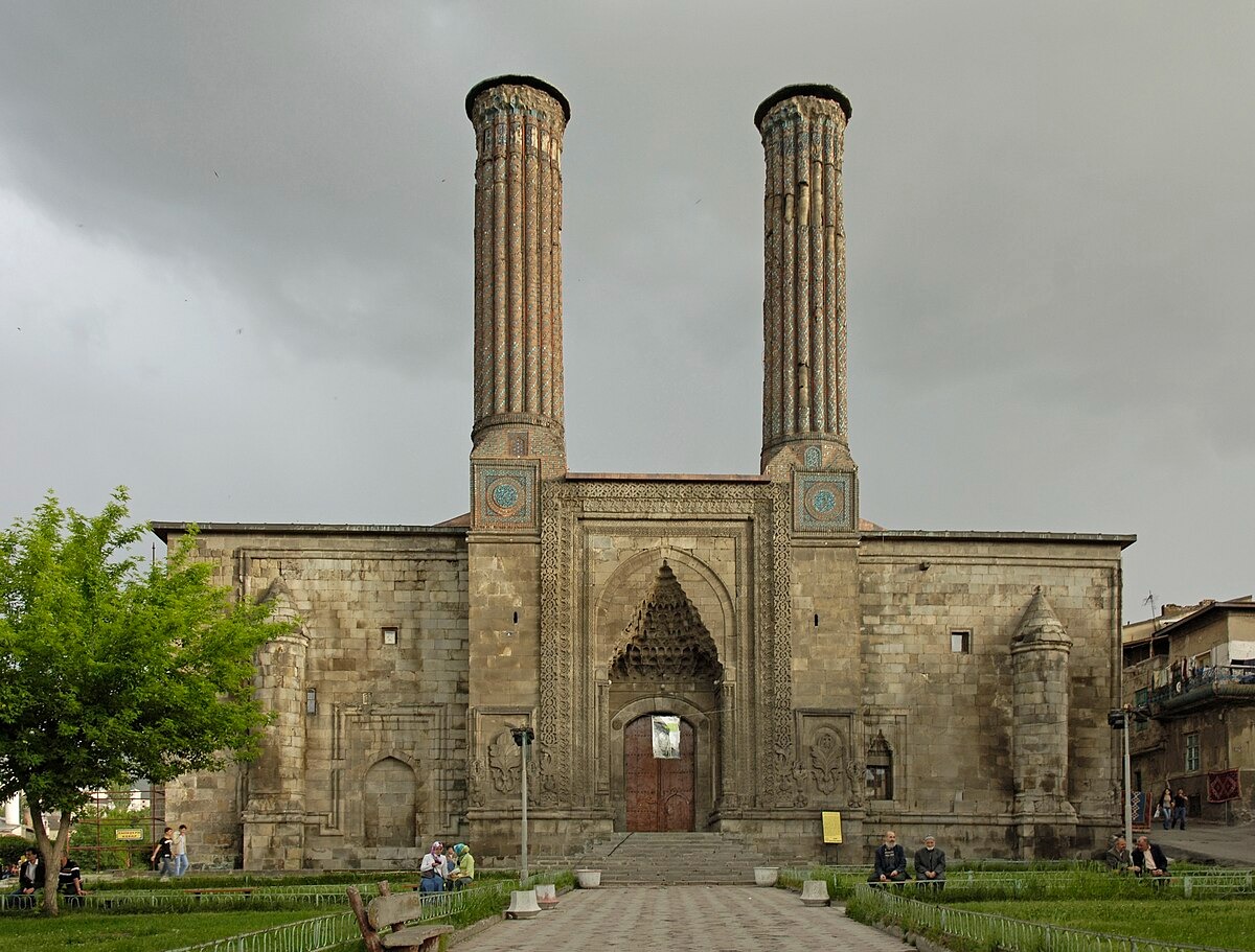 Çifte Minareli Cami Nedir? Diğer Camilerden Farkı Nedir? Çifte Minareli Cami Nedir? Diğer Camilerden Farkı Nedir?