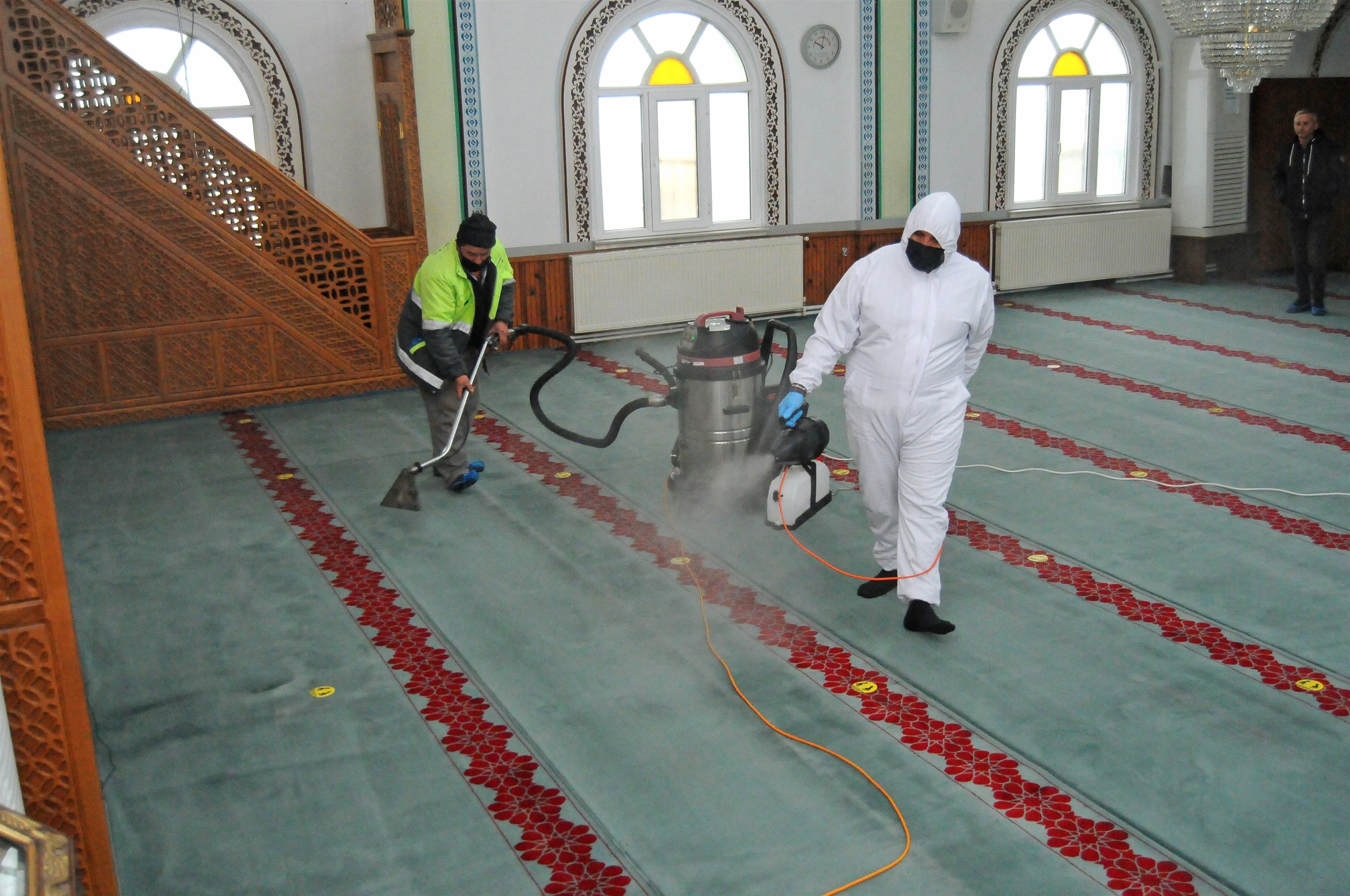 Etkili Cami Temizliği Nasıl Yapılır? Etkili Cami Temizliği Nasıl Yapılır?