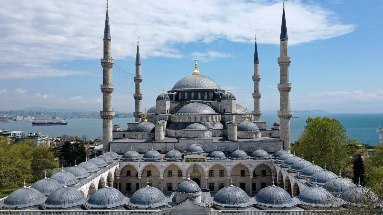 Geçmişten Günümüze Cami Mimarisi Nasıl Dönüşüm Geçirdi? Geçmişten Günümüze Cami Mimarisi Nasıl Dönüşüm Geçirdi?