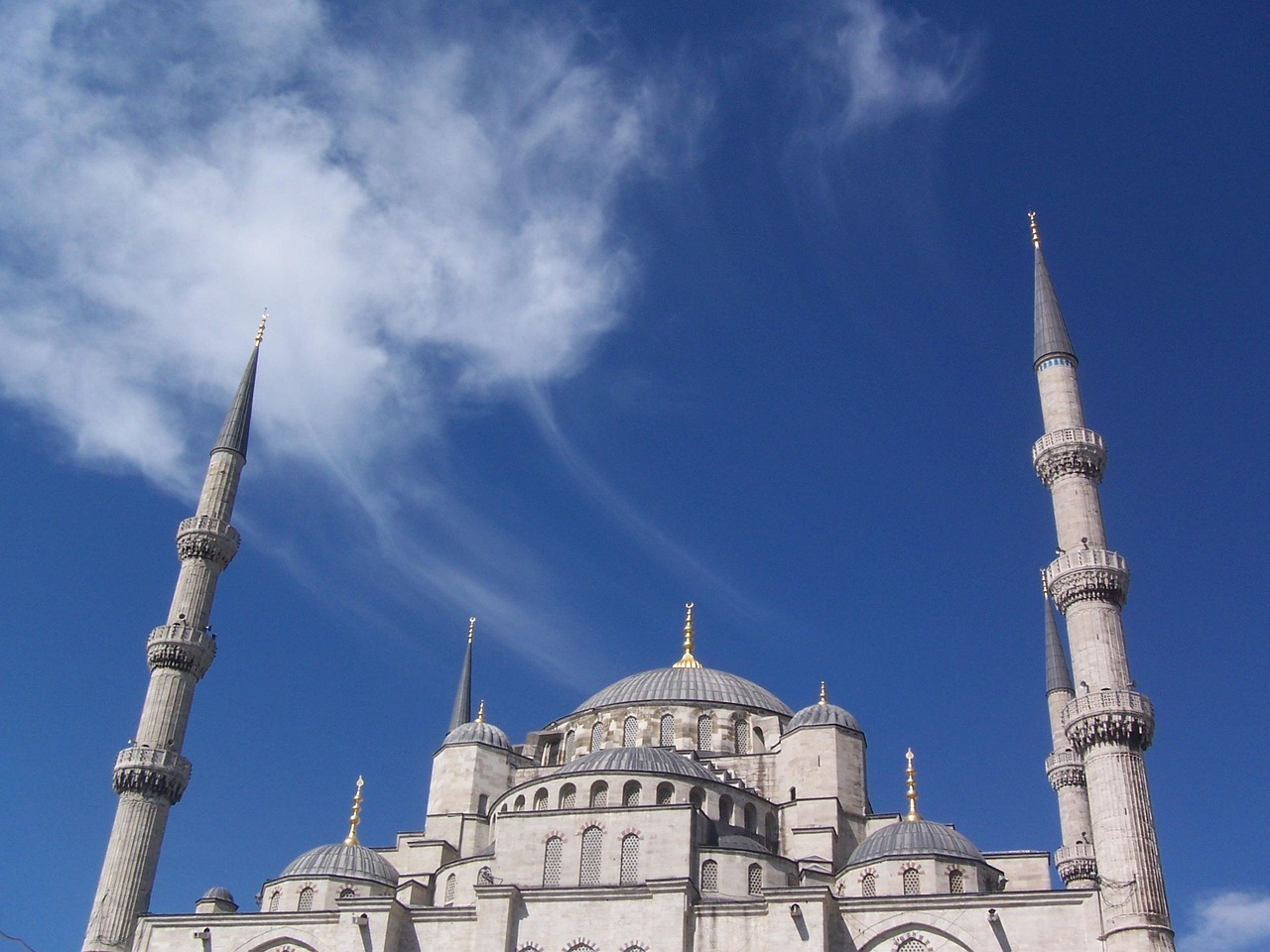 Geçmişten Günümüze Cami Mimarisi Nasıl Dönüşüm Geçirdi? Geçmişten Günümüze Cami Mimarisi Nasıl Dönüşüm Geçirdi?
