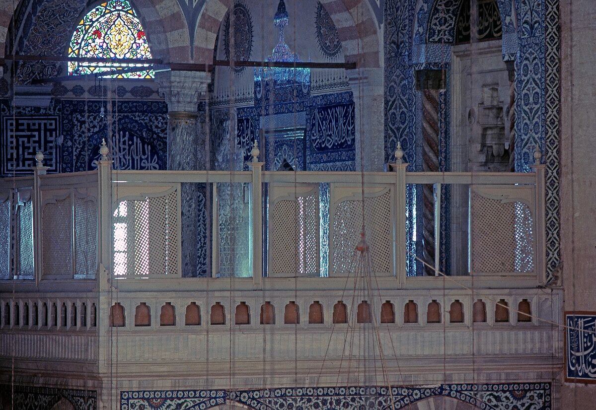 Mahfil Nedir? Kadınlar Mahfili ve Diğer Mahfil Çeşitleri Mahfil Nedir? Kadınlar Mahfili ve Diğer Mahfil Çeşitleri