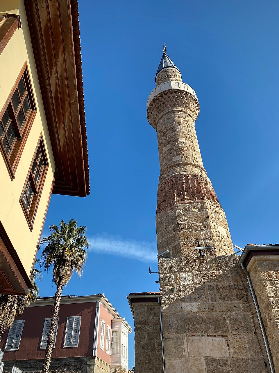 İslam Dünyasında Tek Minareli Camilerin Anlamı Nedir? İslam Dünyasında Tek Minareli Camilerin Anlamı Nedir?