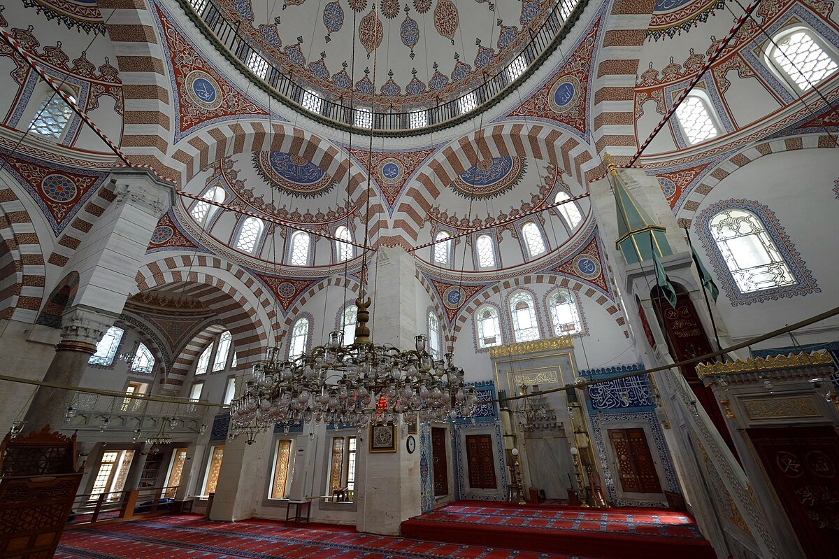 Camilerde Kullanılan Geleneksel Halı ve Döşeme Tasarımları Camilerde Kullanılan Geleneksel Halı ve Döşeme Tasarımları